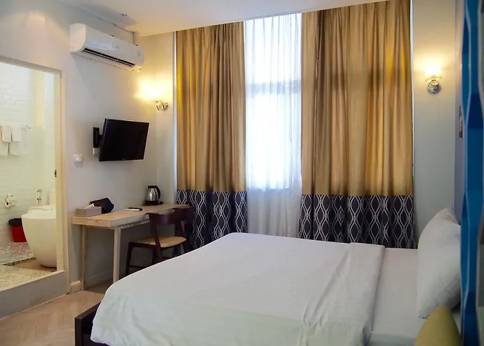 Retroasis Hotel 3*